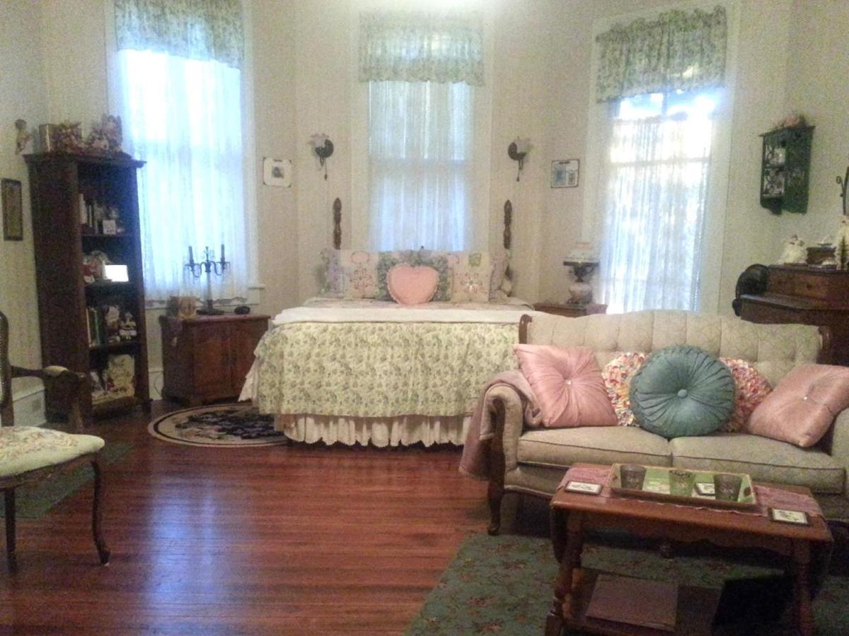 Holly House Of Hamilton Bed & Breakfast Eksteriør bilde