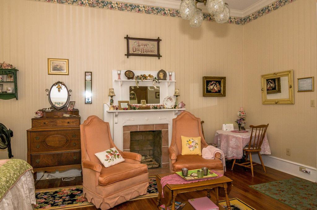 Holly House Of Hamilton Bed & Breakfast Eksteriør bilde
