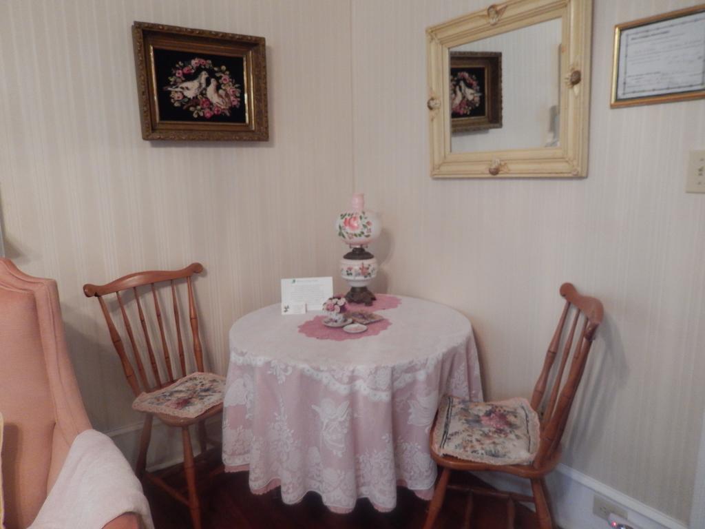 Holly House Of Hamilton Bed & Breakfast Eksteriør bilde