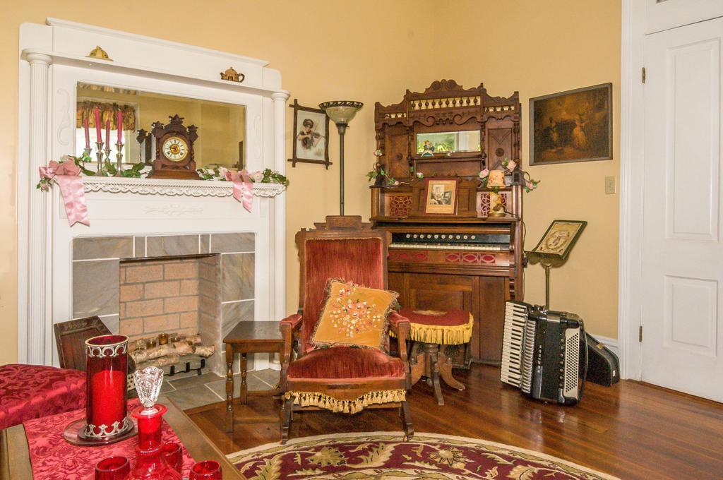 Holly House Of Hamilton Bed & Breakfast Eksteriør bilde