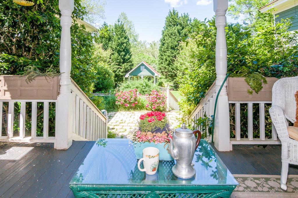 Holly House Of Hamilton Bed & Breakfast Eksteriør bilde