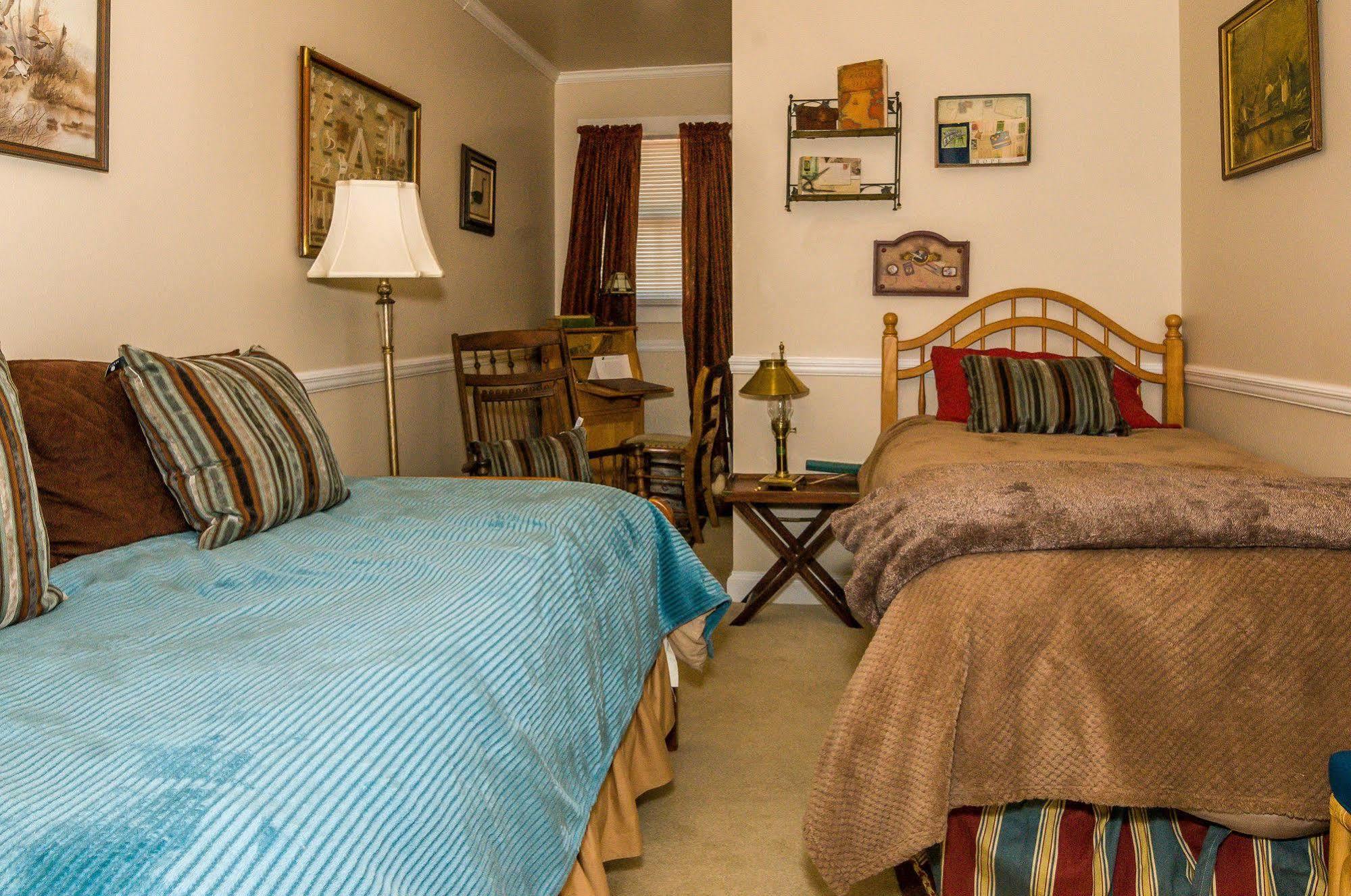 Holly House Of Hamilton Bed & Breakfast Eksteriør bilde